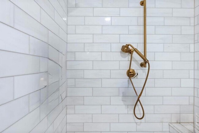 Building Photo - 1703 Meadowbrook Dr