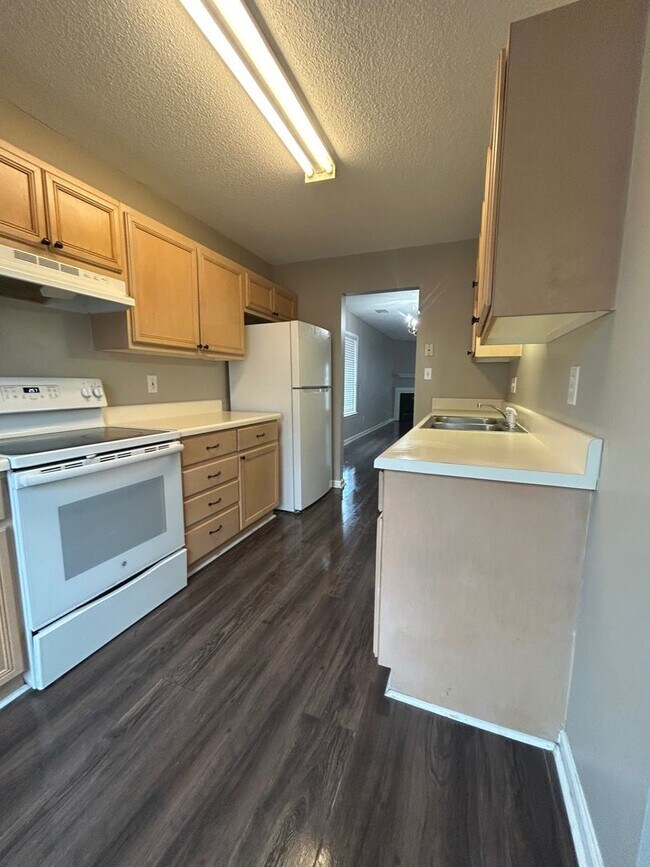 Building Photo - 122 Red Coat Ln