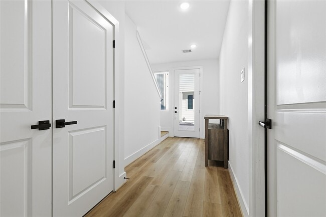 Building Photo - 107 W Whitney St