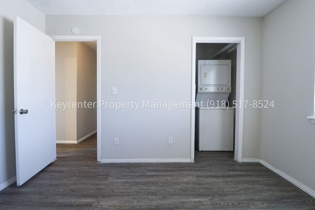 Building Photo - 6730 S Lewis Ave
