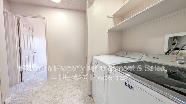 Building Photo - 5480 Mule Deer Dr