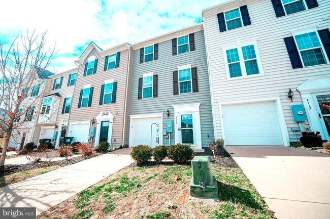 Building Photo - 2111 Elm Tree Knoll