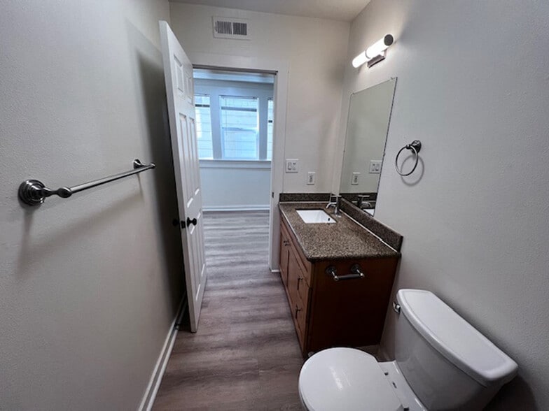 Building Photo - 699 30th St