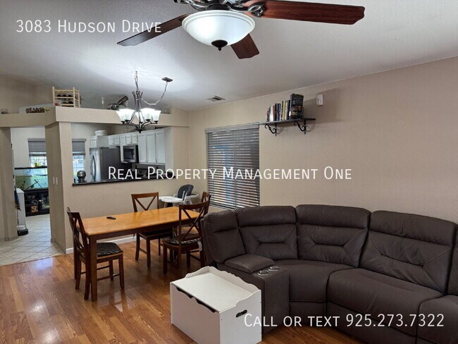 Building Photo - 3083 Hudson Dr