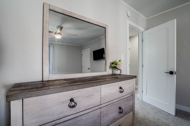 Building Photo - Prime Location - 2-bedroom, 1.5-bath townhome in Central Scottsdale!