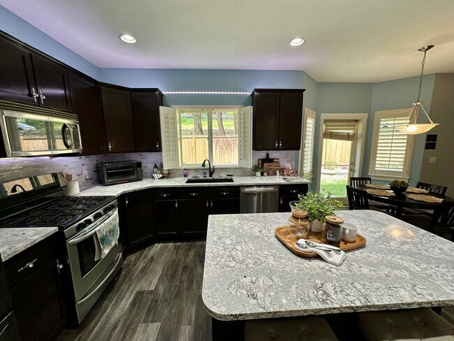 Building Photo - Charming 6 beds 2.5 bath house in Bothell!
