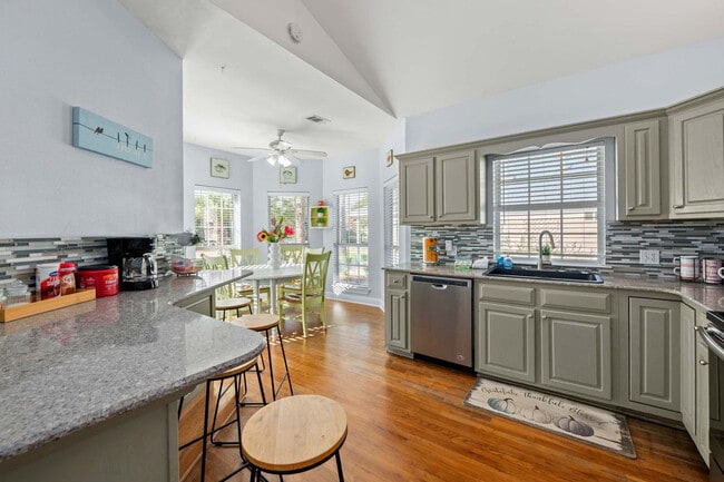 Building Photo - 4431 Luke Ave