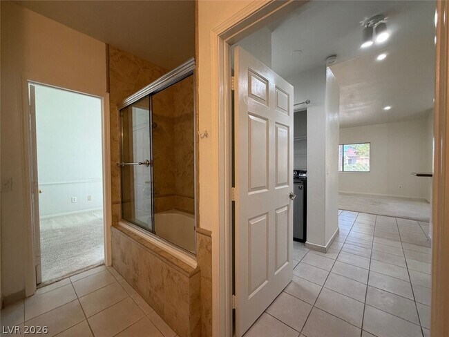 Building Photo - 900 Heavenly Hill Ct