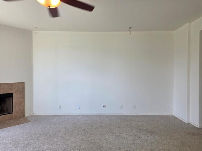 Building Photo - 160 Mistletoe Ln