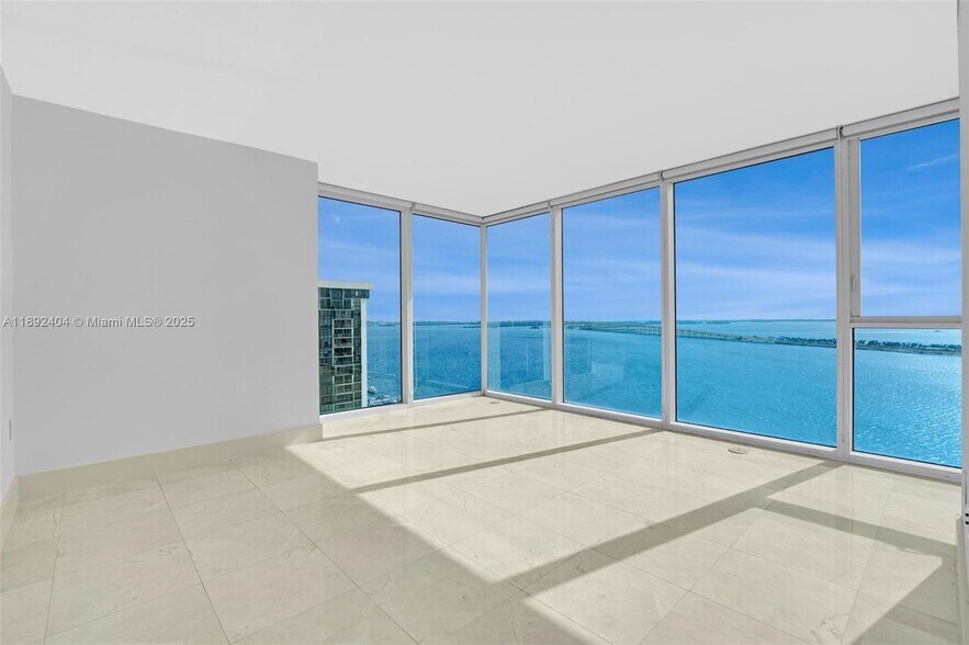 Building Photo - 2101 Brickell Ave