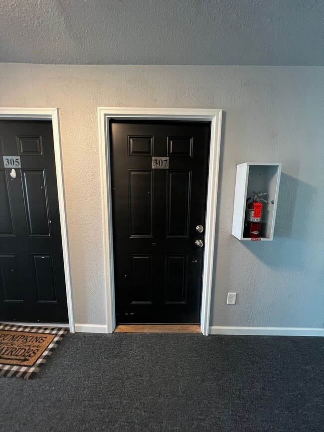 Building Photo - Myers Court