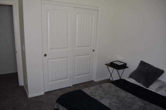 Building Photo - Newer 2021 Beautiful home in gated communi...