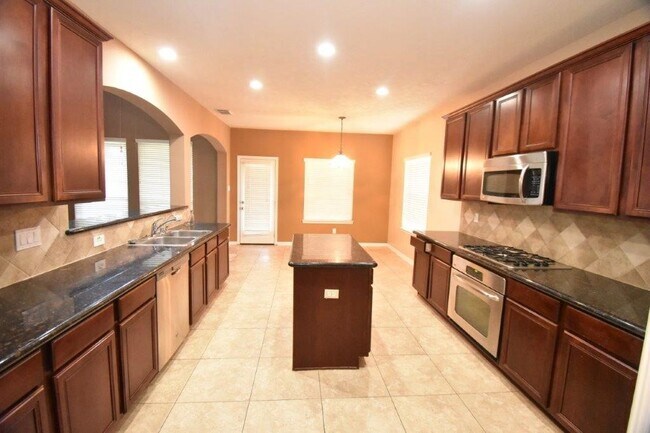 Building Photo - 22306 Fieldcrest Ln