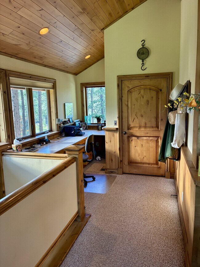 Building Photo - 10381 Reynold Way