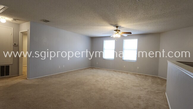 Building Photo - 2604 Bandera Pl