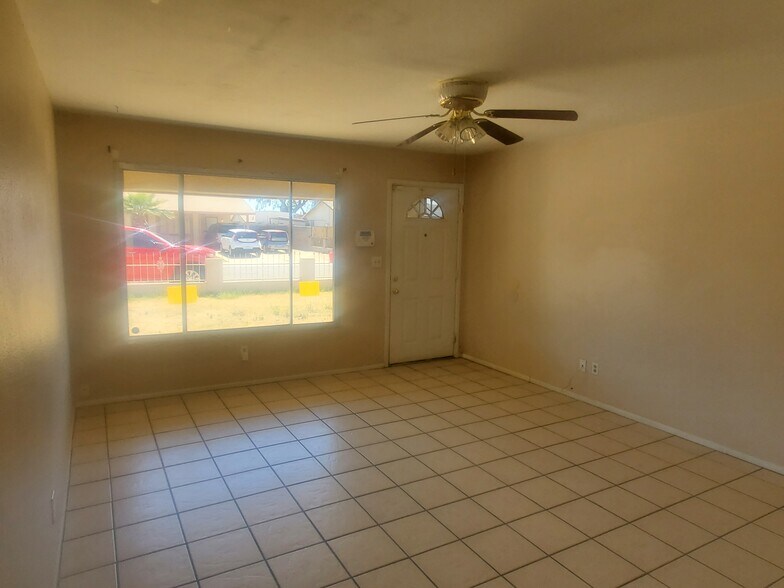 Building Photo - 8822 W Sahuaro Dr