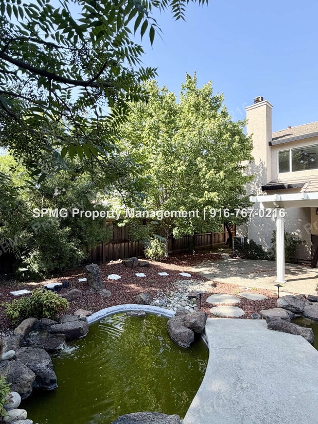Building Photo - Beautiful 4 Bed / 3 Bath Home in Prime Roseville Location – Across from Park!