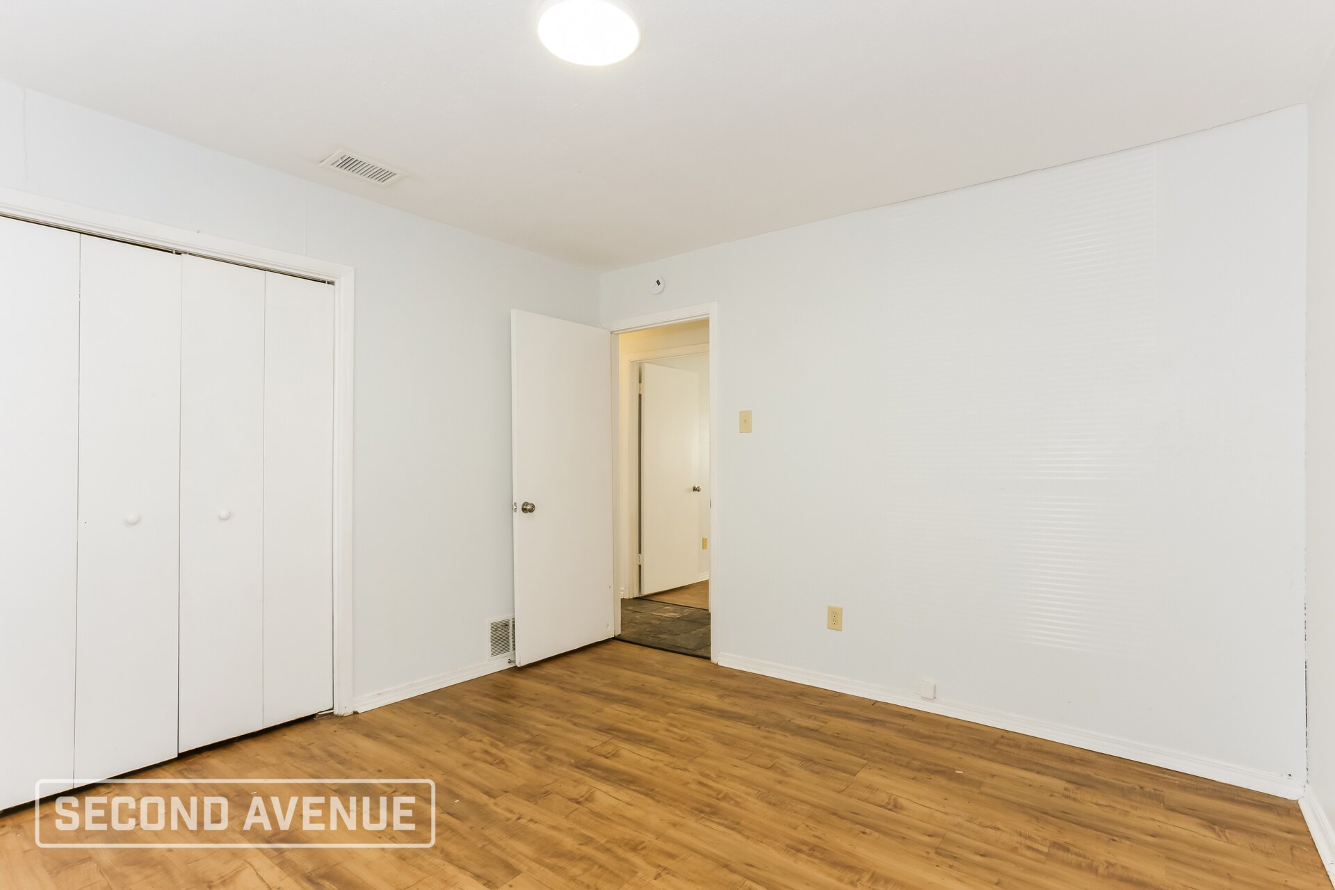 Building Photo - 509 Southlake Dr