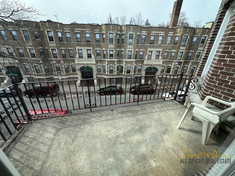 Building Photo - 194 Kelton St