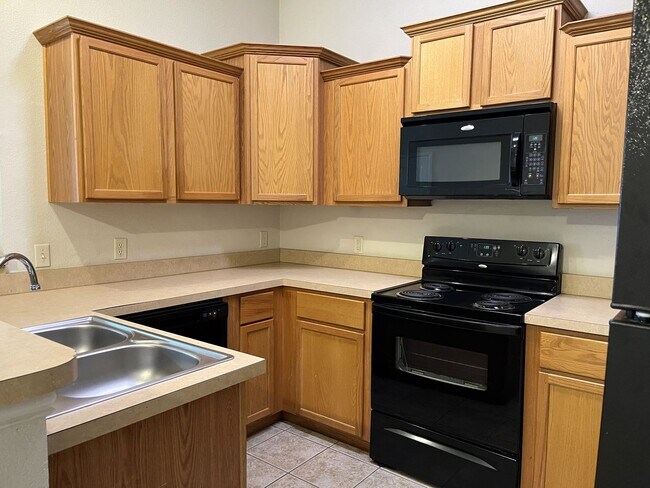 Building Photo - Sunwest Village Duplex