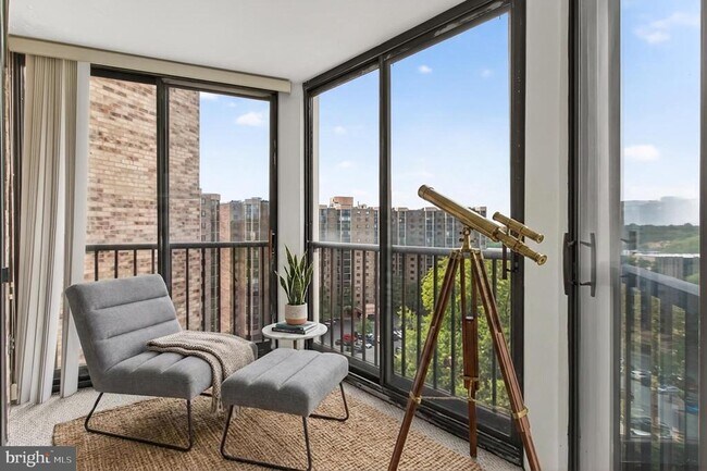 Building Photo - 5903 Mt Eagle Dr