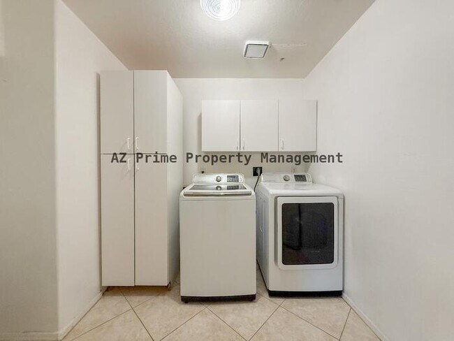 Building Photo - 4642 E Towne Ln