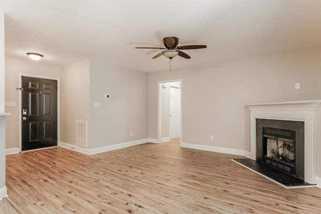 Building Photo - 143 Locket Dr