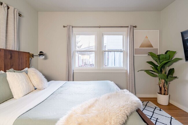 Building Photo - 3046 NE Glisan St