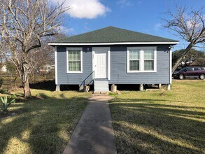 Building Photo - Gorgeous all renovated Home in Freeport, TX!