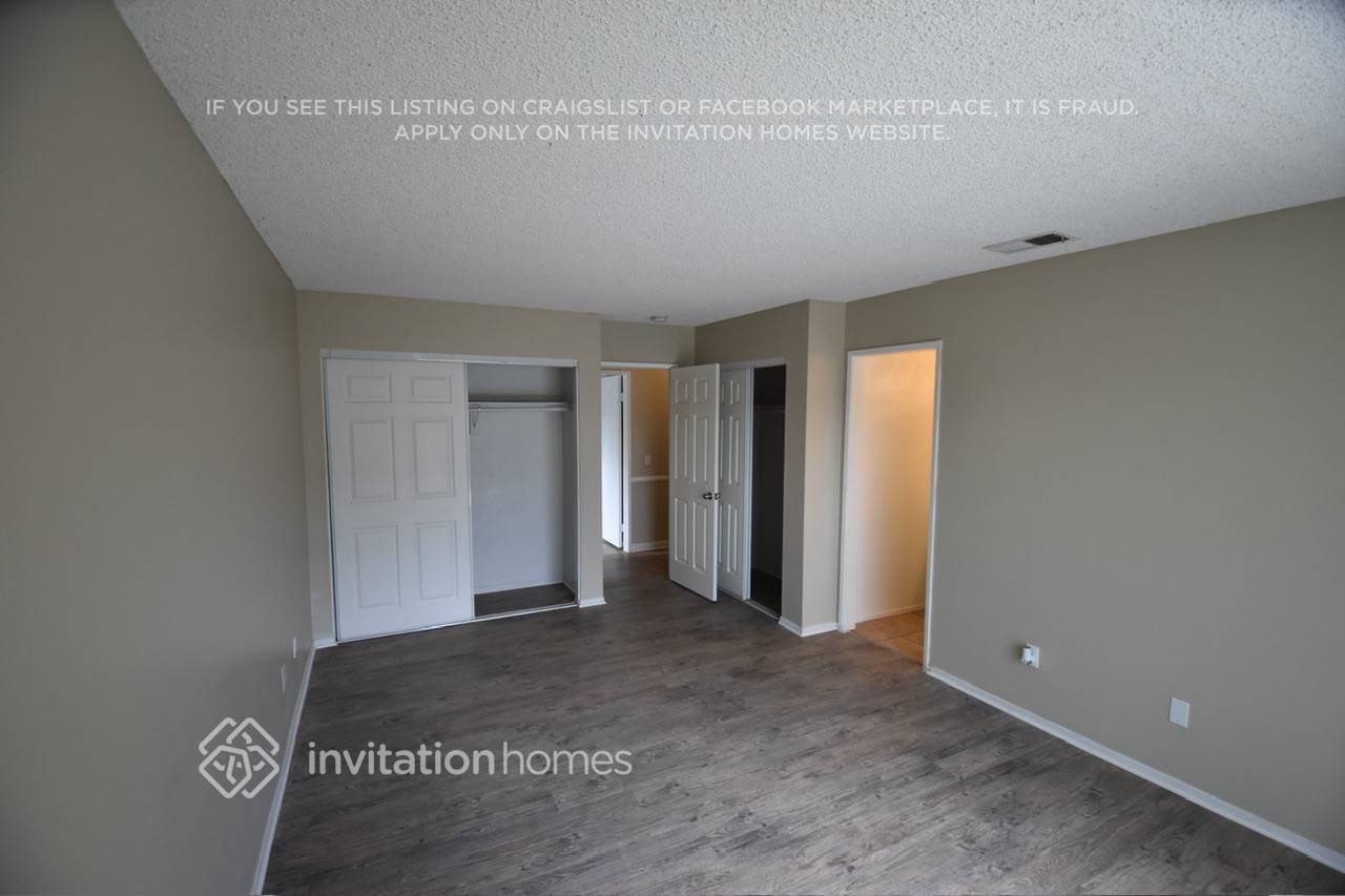 Building Photo - 10058 Julian Dr