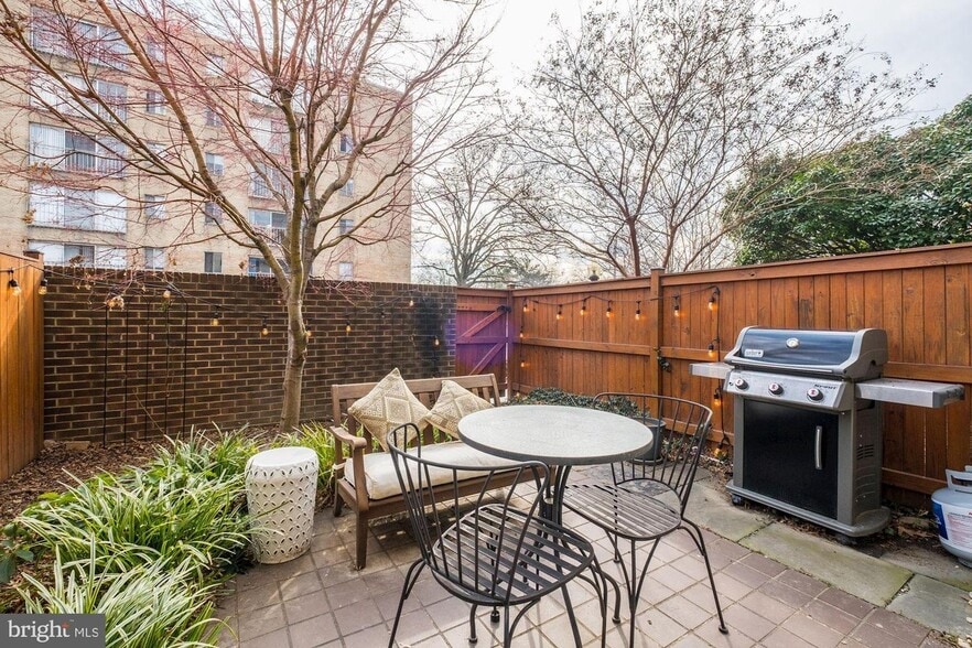 Patio - 973 S Taylor St