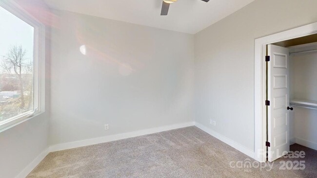 Building Photo - 423 Coxe Ave