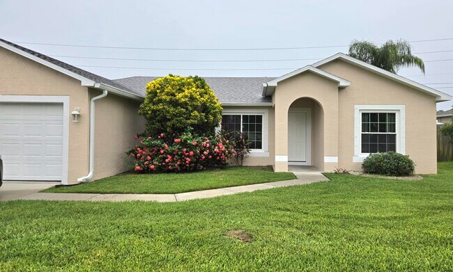 Primary Photo - 823 Del Mar Cir