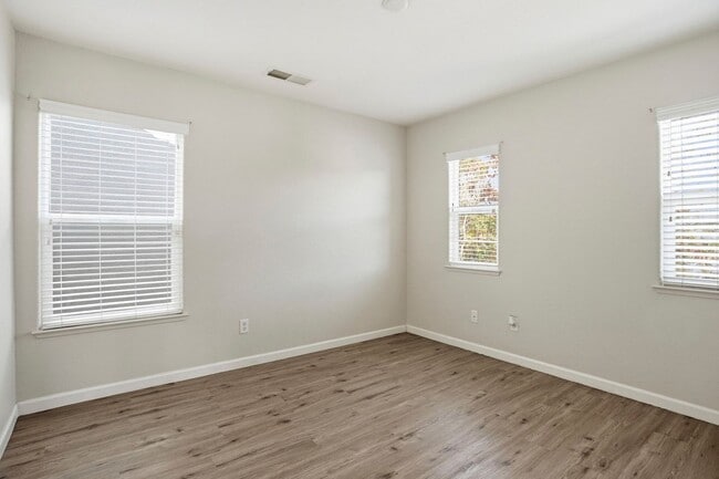 Building Photo - SPACIOUS & CLEAN 2 STORY, 4 BEDROOM, 2.5 BATH IN NATOMAS