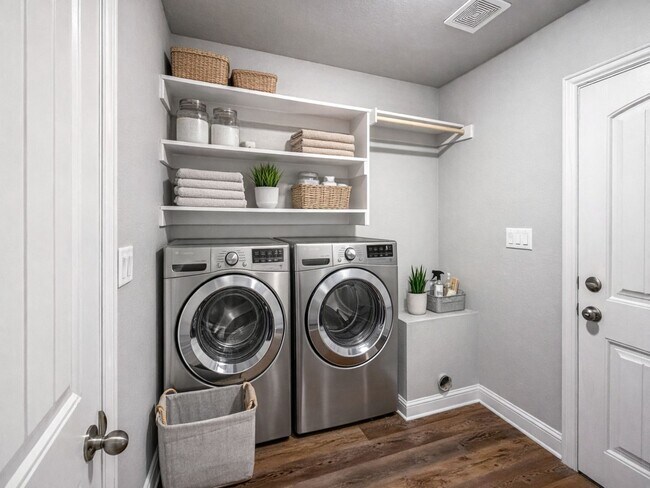 Building Photo - Beautiful and Nearly New 4BR 2BA Home w/ Stylish Finishes + Car Garage in Sherman