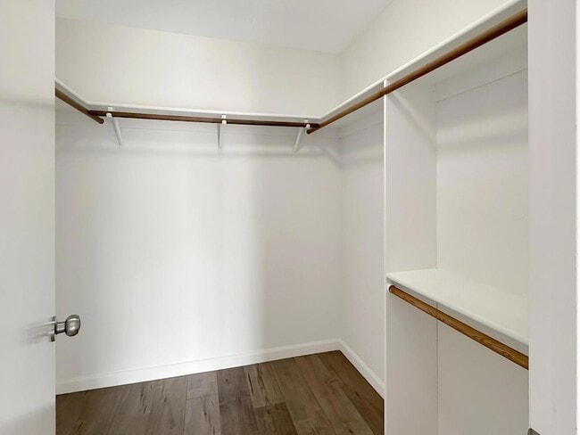Building Photo - 5935 Woodbine Pl
