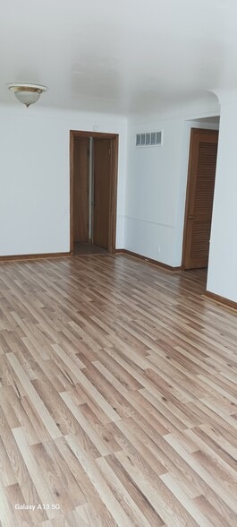 Building Photo - 8804 Riverview Blvd