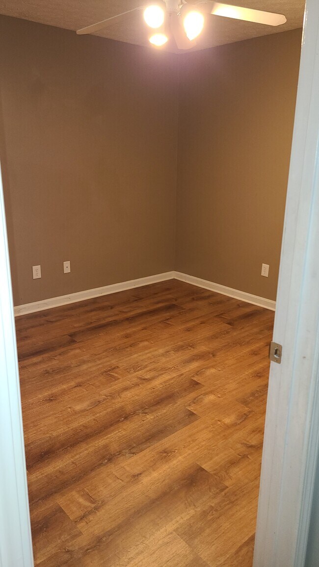 Building Photo - 406 Old Towne Rd