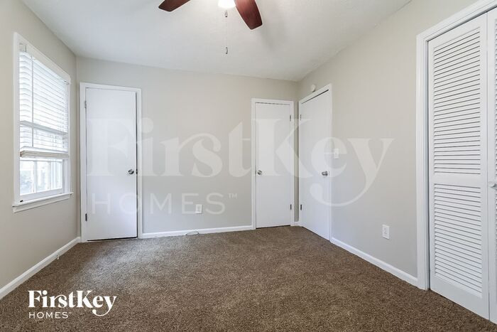 Building Photo - 5551 Four Winds Dr SW