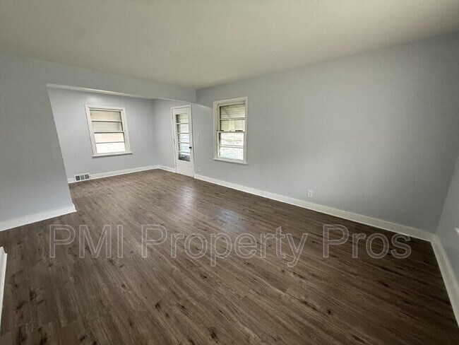 Building Photo - 2101 W Fairmount Ave