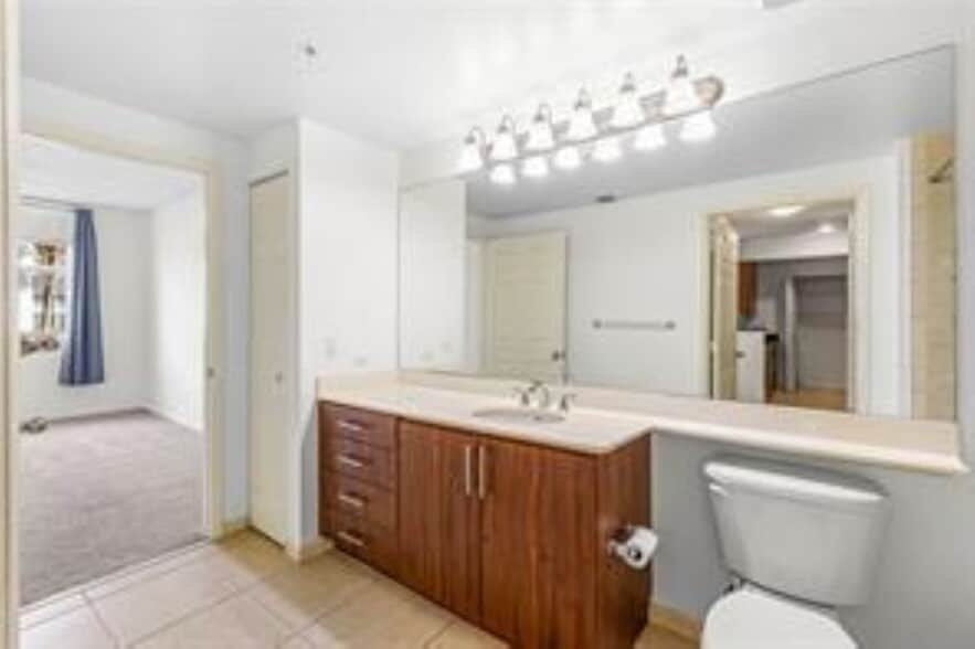 Building Photo - 2421 NE 65th St