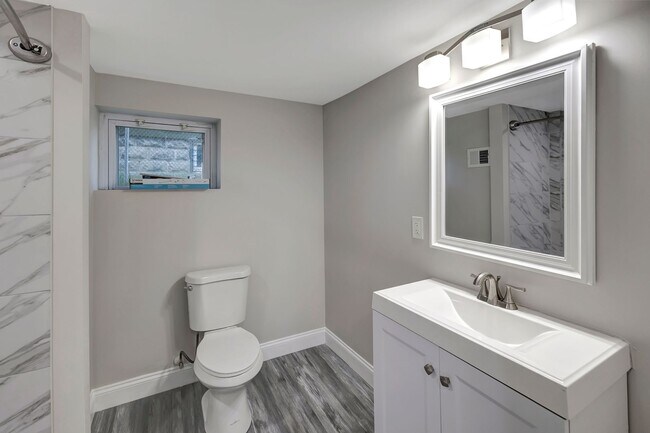 Building Photo - Beautiful Cape Cod 5 Bedroom