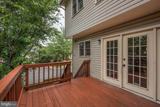 Building Photo - 1264 Quaker Hill Dr