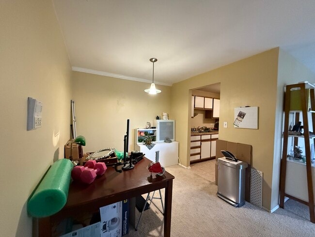 Building Photo - 6105 Knoll Valley Dr