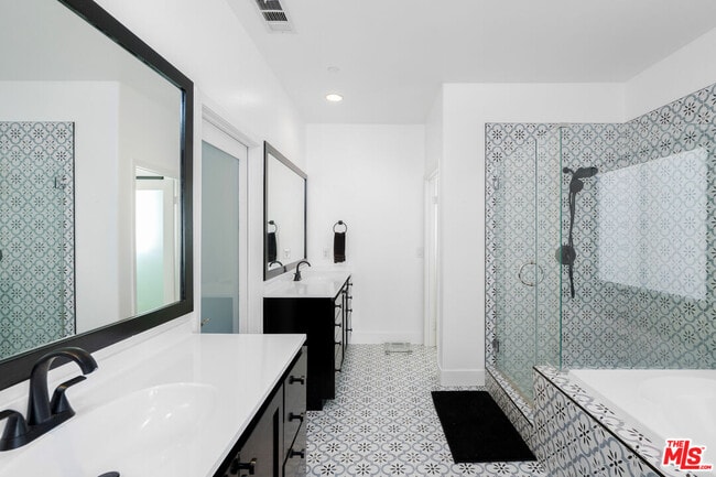 Building Photo - 5732 S Celedon Creek