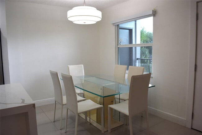 Building Photo - 13250 SW 4th Ct