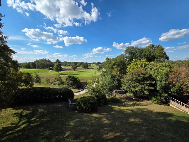Building Photo - 2212 Rock Creek Dr