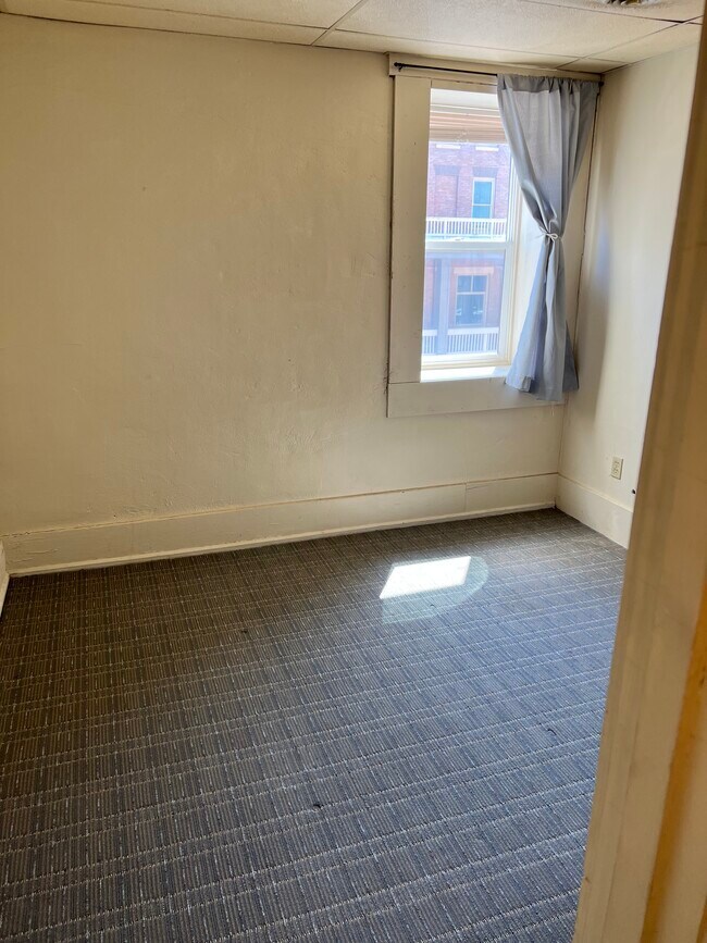 Building Photo - 722 Lake St