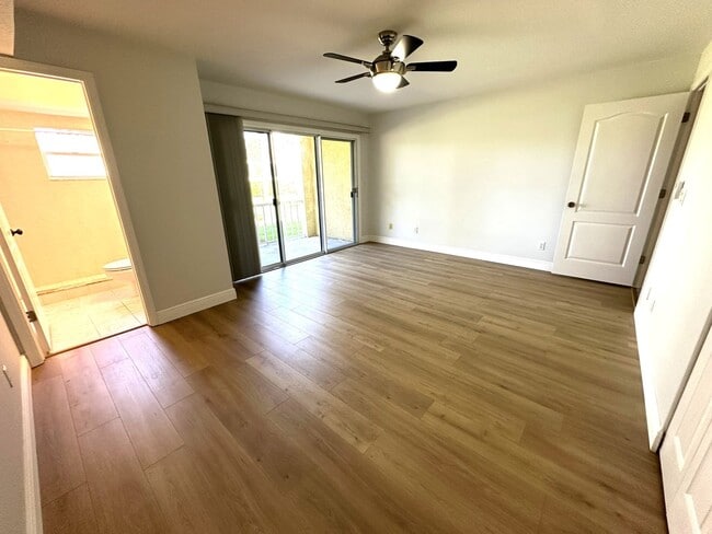 Building Photo - TIERRA VERDE - Updated Unfurn. Annual - 3 BR/3.5 BA, 2 CG Tandem Garage