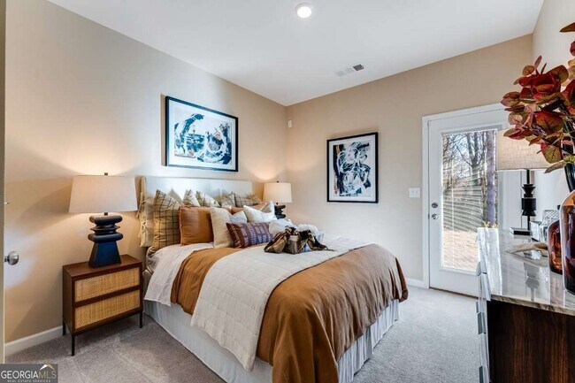 Building Photo - 5731 Plaza Dr SE